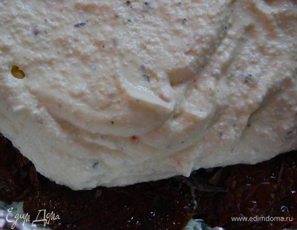 Сверху выложим оставшийся сырный наполнитель.