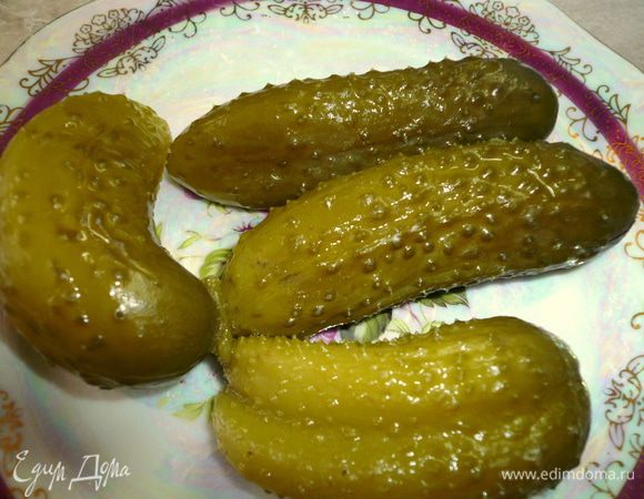 мелко порезать огурцы 