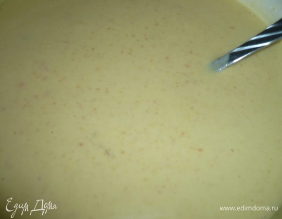 ввести в пюре сливки, хорошенько размешать, если получилось густо, то добавить горячую кипяченую воду, поставить на плиту и довести докипения, но не кипятить.