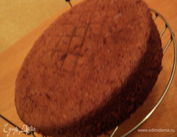 Выпекать при температуре 180 градусов 30 мин. Охладить на решетке. Затем разрезать на 3 части.