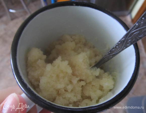 Для крема-суфле надо 100 гр молока закипятить, остудить и залить им 40 гр желатина до набухания.