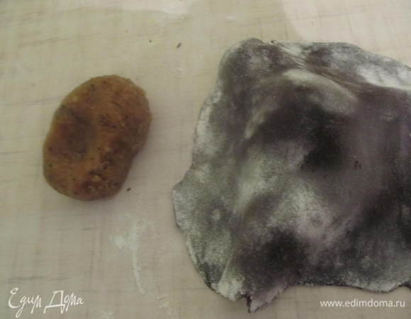 Туфельки из картошки покрыть черной мастикой