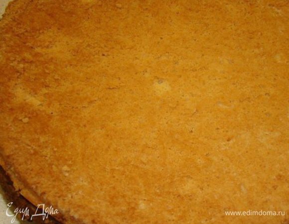 .Корж вынуть с духовки ,на него  вылить маковую массу и поставить в духовку.Печь до готовности.  Вынуть готовый корж.Охладить