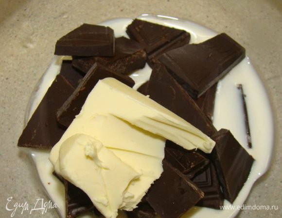 Горький шоколад, масло (50 г), сливки растопить   на водяной бане 