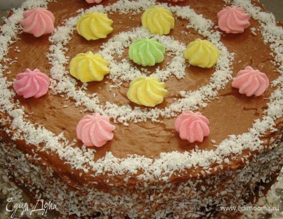  Маковый корж( маковый слой на крем,песочный слой -сверху)
- Верх и бока также смазать кремом (вторая часть). Стороны посыпать кокосовой стружкой. Верх украсить кокосовой стружкой и готовым разноцветным печеньем-безе.
Или по своему усмотрению.
