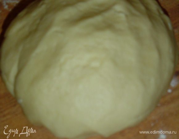 Тесто должно быть мягким,эластичным и не липнуть к рукам.