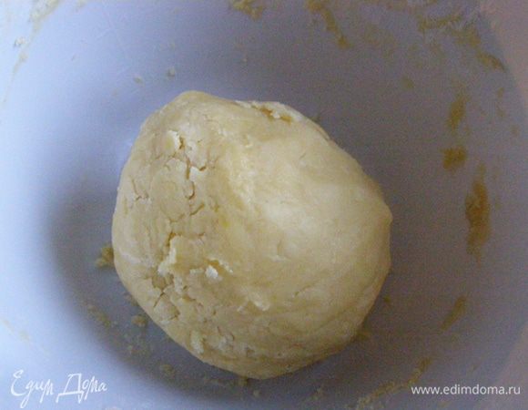 Добавим муку и слегка перемешаем