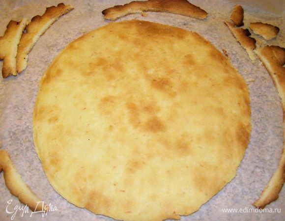 Выпекаем при 190 градусов до колера, далее вырезаем нужный нам диаметр