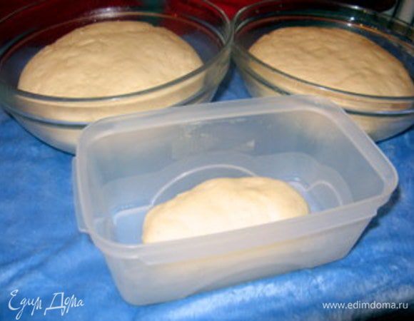  Дать тесту подняться, т.е. увеличиться в объёме вдвое. (должно пройти часа 2).