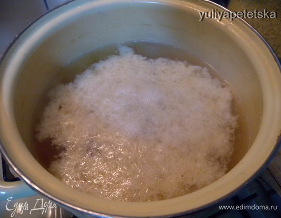 Вы увидите, как бульон станет отдельно,  а белок отдельно. Я процеживала сначала через сито, потом добавила салфетку. 