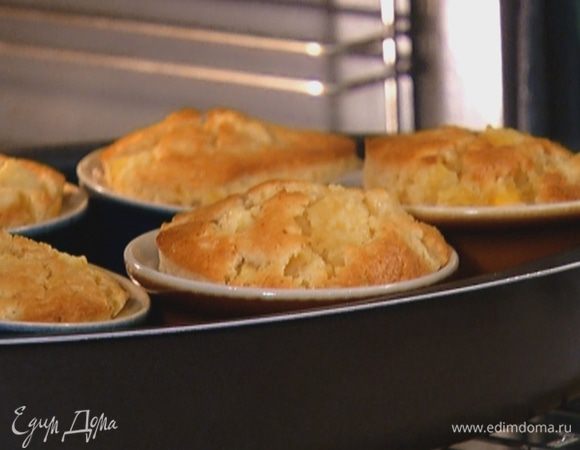 Выпекать маффины в разогретой духовке 25 минут.