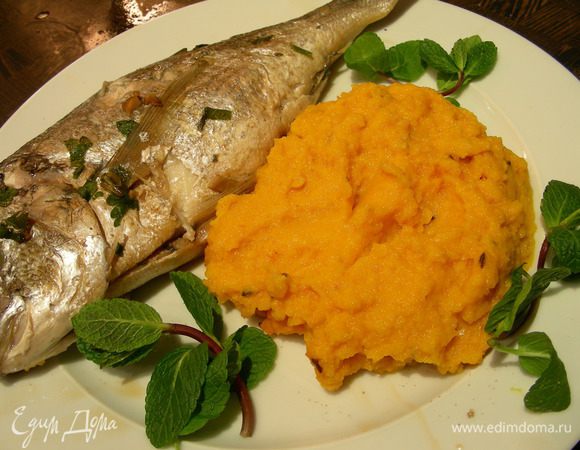 Подаем ее с гарниром по Вашему вкусу, у меня - морковное пюре с имбирем и тмином (http://www.edimdoma.ru/recipes/36277). Приятного аппетита))
