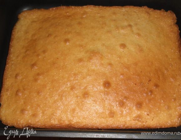 Выпекать на среднем огне.Готовность проверить зубочисткой. 

Корж достать из формы и охладить. 