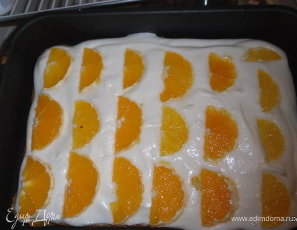 Желатин залить небольшим количеством воды ,дать набухнуть. 



Растворенный желатин поставить на небольшой огонь и дать разойтись ,не доводя до кипения, отставить в сторону. 

Охлажденный белки взбить с сахаром и лимонной кислотой до крепких пиков.Затем добавить желатин, продолжая взбивать. 

Я взбиваю на водяной бане(с маленьким огнем, чтобы белки прошли минимальную тепловую обработку). 



На корж тонким слоем выложить суфле.Охладить. 

Украсить фруктами 