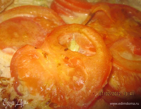 Ставим в предварительно разогретую до 250 градусов духовку на 5мин,затем снижаем температуру до 180 и прогреваем еще минут 10.Выключаем духовку,томим еще минут 5.Рыбка поучилась сочная и вкусная!