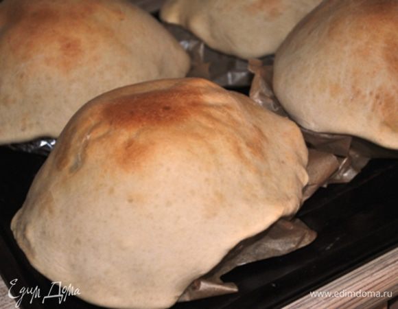 Включите духовку разогреваться до 200 гр. За это время будущие тарелочки немного подойдут. Отправьте их печься на 20-25 минут, до легкого зарумянивания. 