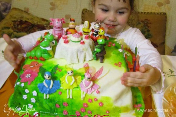 Дарим торт ребенку)