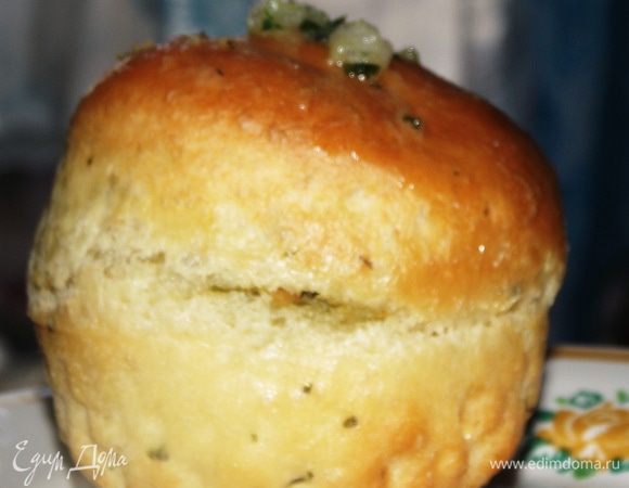 Булочки ближе.Очень хорошо к первым блюдам.Вкусно и ароматно