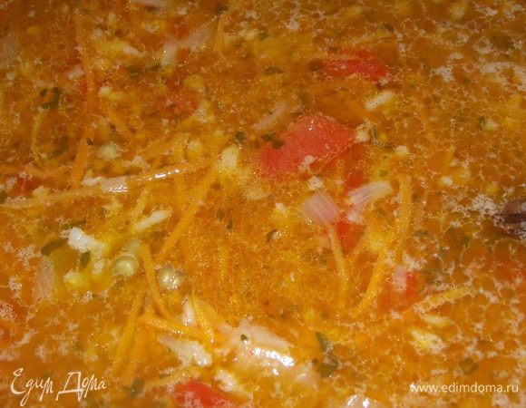 Добавить кетчуп,посолить. И поставить томиться на маленький огонь еще немного.