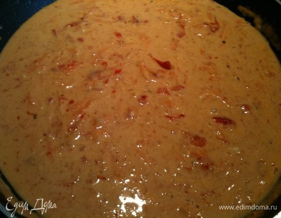 Добавить воду и протушить на среднем огне 5-10 минут...