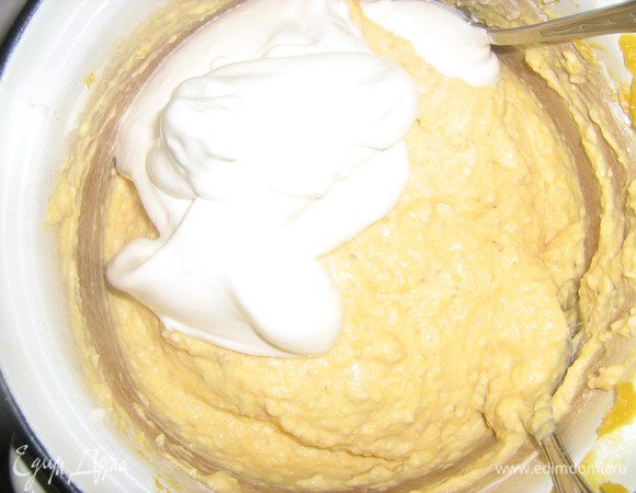 Осторожно ввести белки.