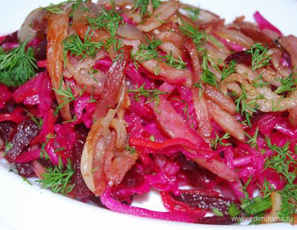 Посыпаем салат укропом и вкусно витаминизируемся!:)