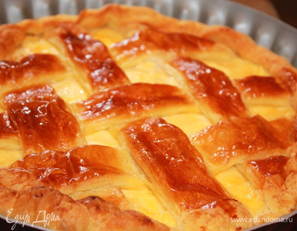 Дать готовому пирогу немного остыть до комнатной температуры, потом убрать в холодильник на 2–3 часа. Приятного аппетита!