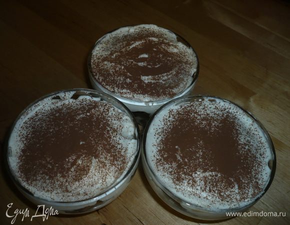 сверху присыпать какао-порошком и в холодильник на 3 часа. Вкууусно:-)