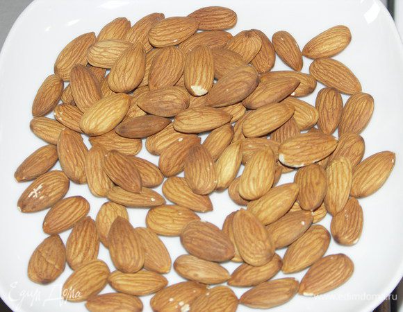 Поджаренный миндаль...