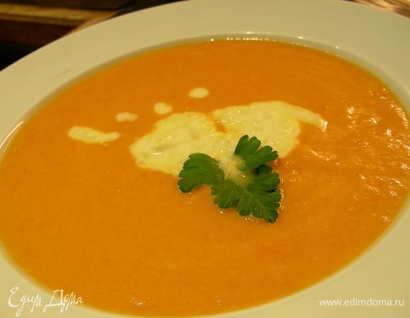 Разливаем суп по тарелкам, добавляем пару ложек имбирного крема и подаем. Приятного аппетита))
