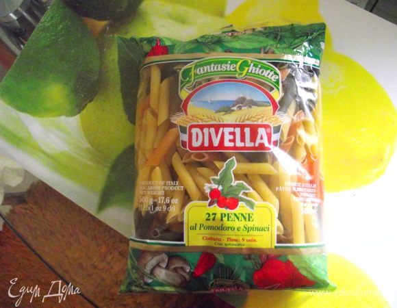 Тем временем отварить в подсоленной воде пасту до состояния al dente.