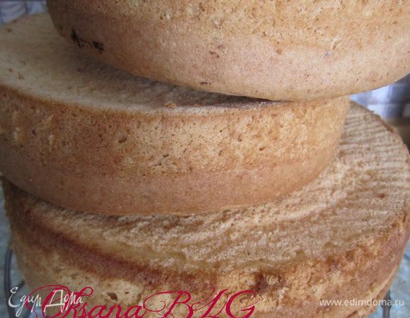 Приготовить бисквит по рецепету   в трех формах 18,18,20