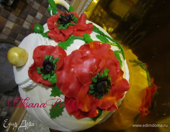 Чайнику добавить ручку, крышечку.