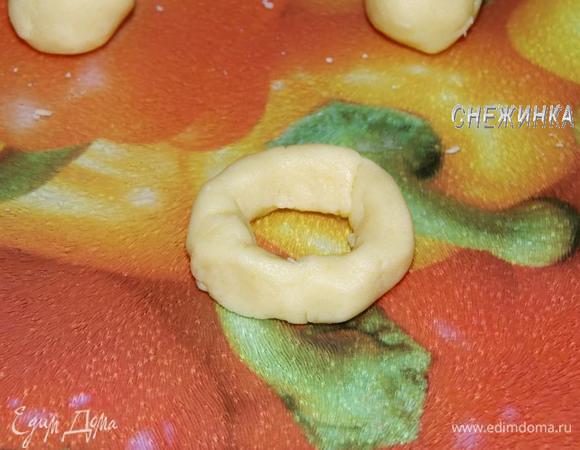 Из полоски формируем колечко.