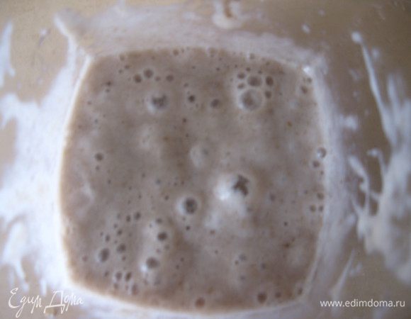 Банан измельчите в блендере.