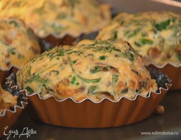 Отправить тарталетки с начинкой в духовку на 20 минут. Подавать теплыми.