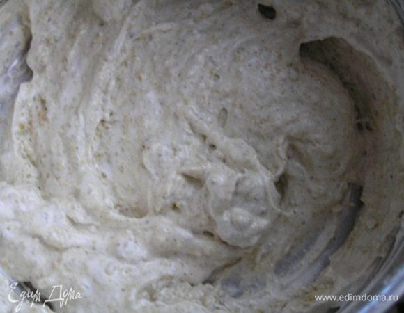 осторожно перемешивая снизу вверх.