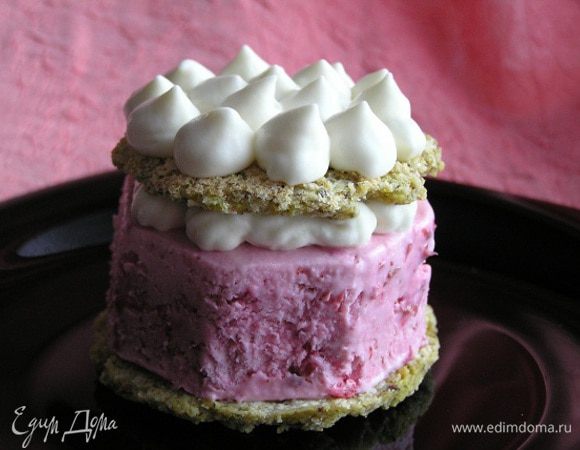 А вот другой вариант с шестигранной формой и кремом сверху.