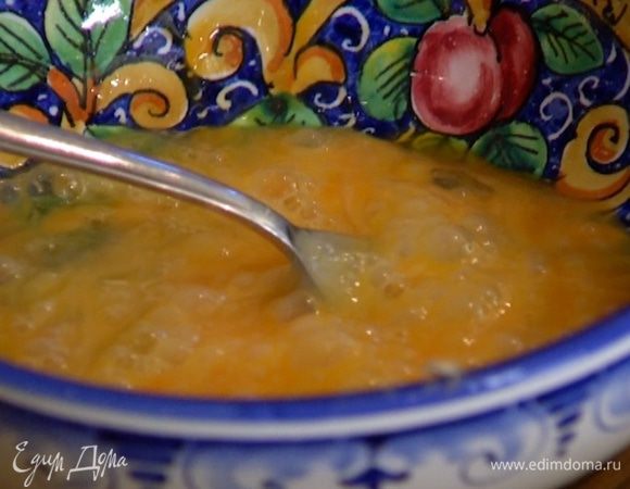 Яйцо слегка взбить.