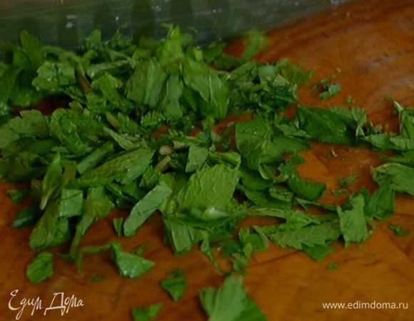 Оставшийся майоран измельчить.