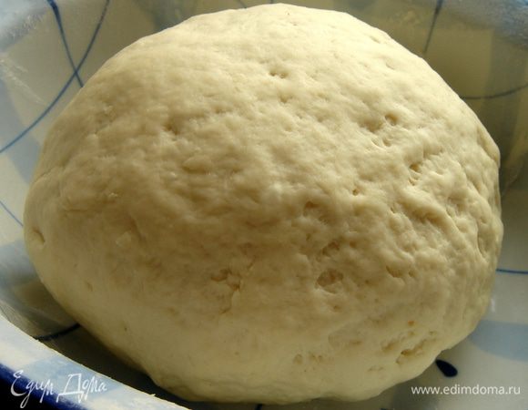 Из всех составляющих замесить мягкое,немного липкое тесто.