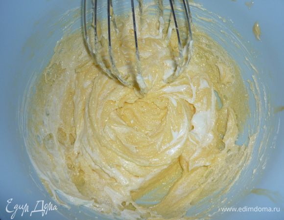 Добавить сметану, соду и муку. Муки столько чтобы тесто стало мягкое. У меня выходит ...
Муку всегда просеиваю через сито.