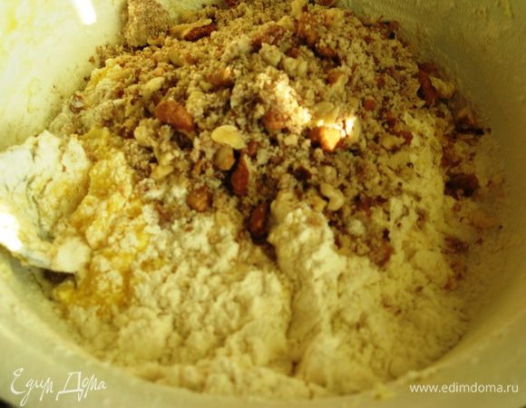 Вымешиваем вторую половину теста. Ставим в холодильник на час. 