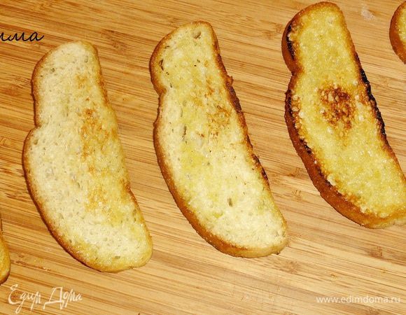 Можно сбрызнуть оливковым маслом.