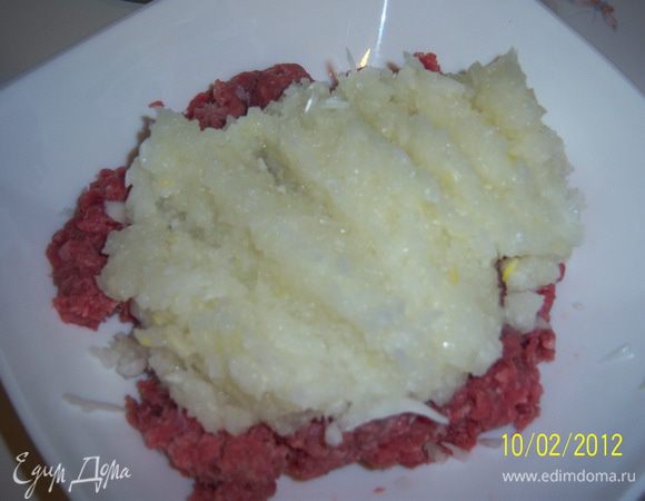 лук почистить и мелко нарезать