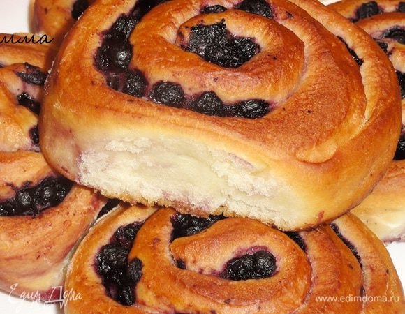 Дать постоять в тепле около получаса.
Выпекать при температуре 180 гр. до румяной цвета примерно 25-30 минут.
