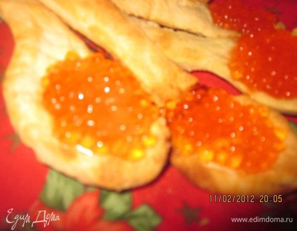 В духовку,разогретую до 180 градусов, на 8-10 минут ставим наши ложки.Наполняем ложечки икорочкой!Приятного аппетита! 