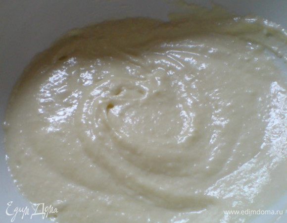 Растереть творог(у меня был очень жирный,похож по структуре на рикотту,при размешивании стал очень однородным),добавить яйцо,сливки и масло.