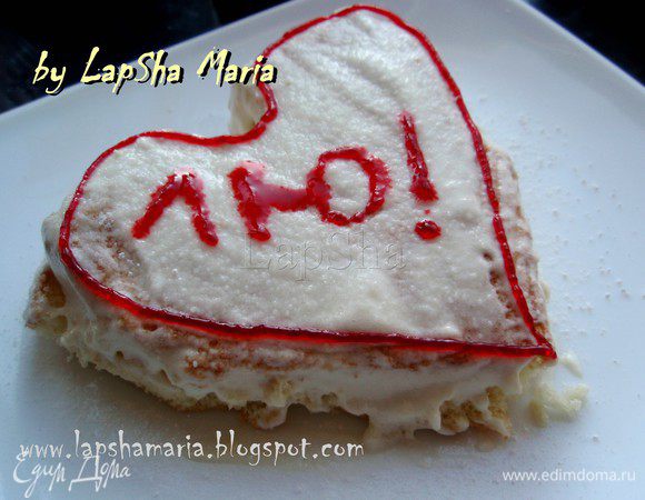 Украшаем пирожное по своему вкусу. Я пока не особый мастер в этом, но очень старалась и делала с любовью)) Я использую кондитерский пищевой гель красного цвета. Приятного аппетита! Любви вам!