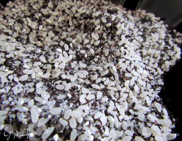 Приготовим смесь для копчения: смешаем рис, чайную заварку (сухой листовой чай), сахар и корицу.